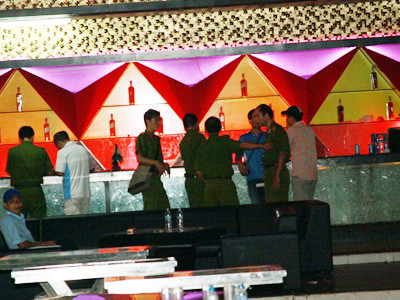 Gần 300 cảnh sát đột kích vũ trường MOS Club - vũ trường lớn nhất Hải Phòng. Gần 300 cảnh sát đột kích vũ trường MOS Club - vũ trường lớn nhất Hải Phòng