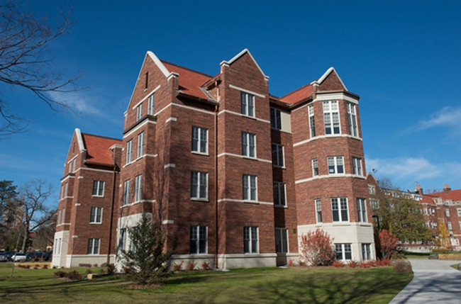 Mức học phí của Carleton College 1 năm dao động khoảng: 45.000 USD