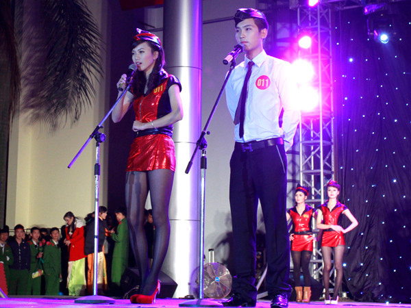 Lần lượt từng cặp đôi đã giới thiệu về từng mảnh đất gắn với những danh lam thắng cảnh, đặc sản