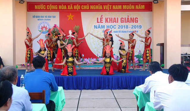 Gần 24 triệu học sinh, sinh viên hân hoan khai giảng năm học mới ảnh 20