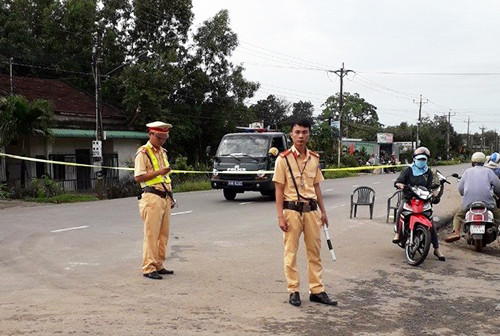 Sập cầu, một huyện ở Bình Thuận bị chia cắt ảnh 2