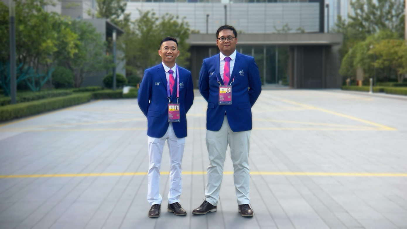 Ông Bạch Cường Khang (trái) được mời tham gia điều hành môn golf tại Asiad 19