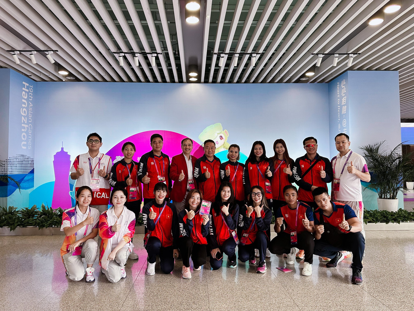 Ông Nguyễn Mạnh Hùng cho biết, thể trạng và tinh thần của các vận động viên đang rất tốt, sẵn sàng bước vào tranh tài tại Asiad 19. Ông Nguyễn Mạnh Hùng cho biết, thể trạng và tinh thần của các vận động viên đang rất tốt, sẵn sàng bước vào tranh tài tại Asiad 19.