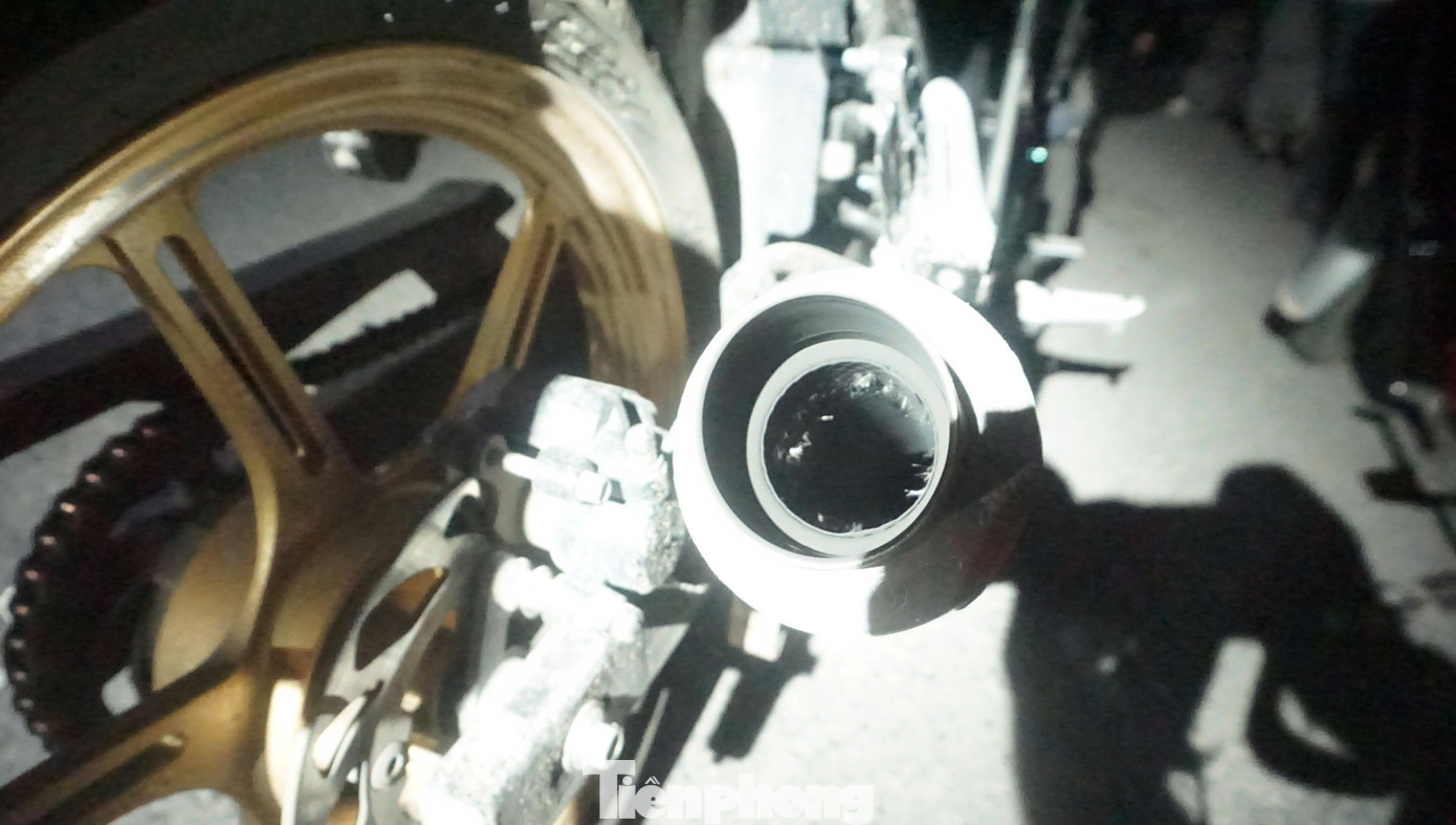 Những chiếc pô độ gây ra tiếng ồn khó chịu.