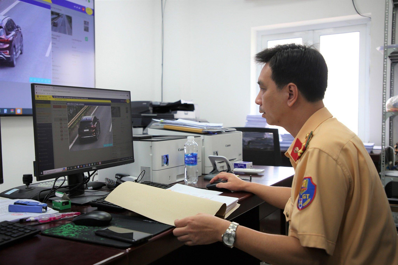 Nhiều phương tiện bị phát hiện sửa biển số trên cao tốc Nội Bài - Lào Cai.