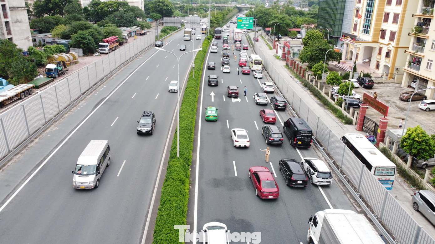 Người dân trở lại Hà Nội sau nghỉ lễ 2/9, cao tốc ùn dài hàng cây số ảnh 3