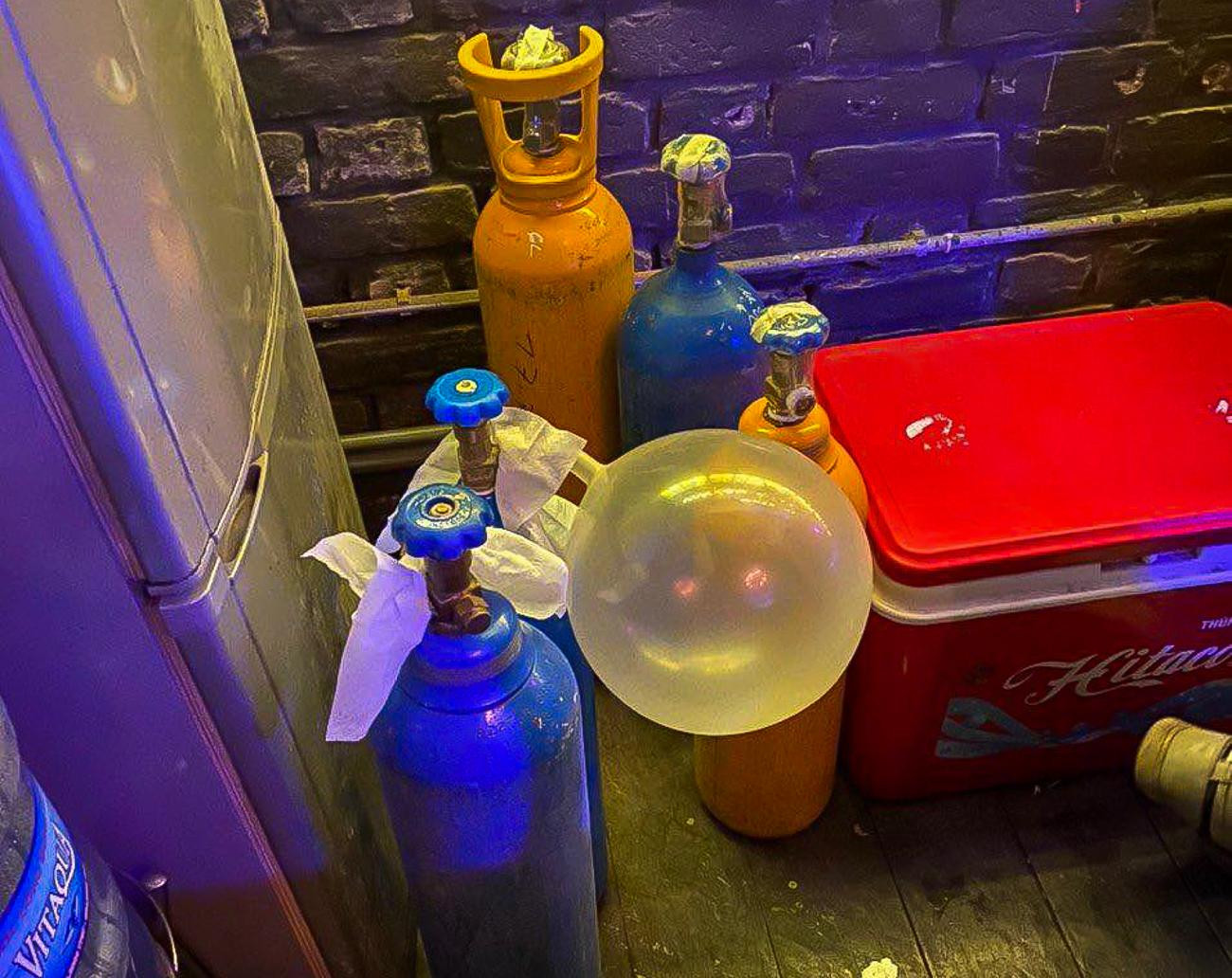 Bóng cười. Bóng cười.