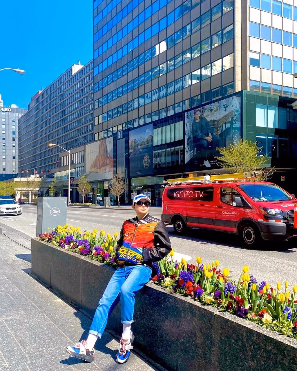 Lê Hoàng Long với các bức ảnh sang chảnh trên mạng.