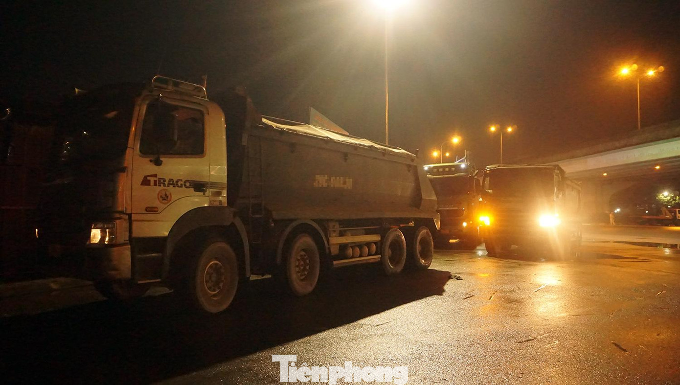 Lực lượng CSGT xử lý nghiêm các hành vi vi phạm. Lực lượng CSGT xử lý nghiêm các hành vi vi phạm.