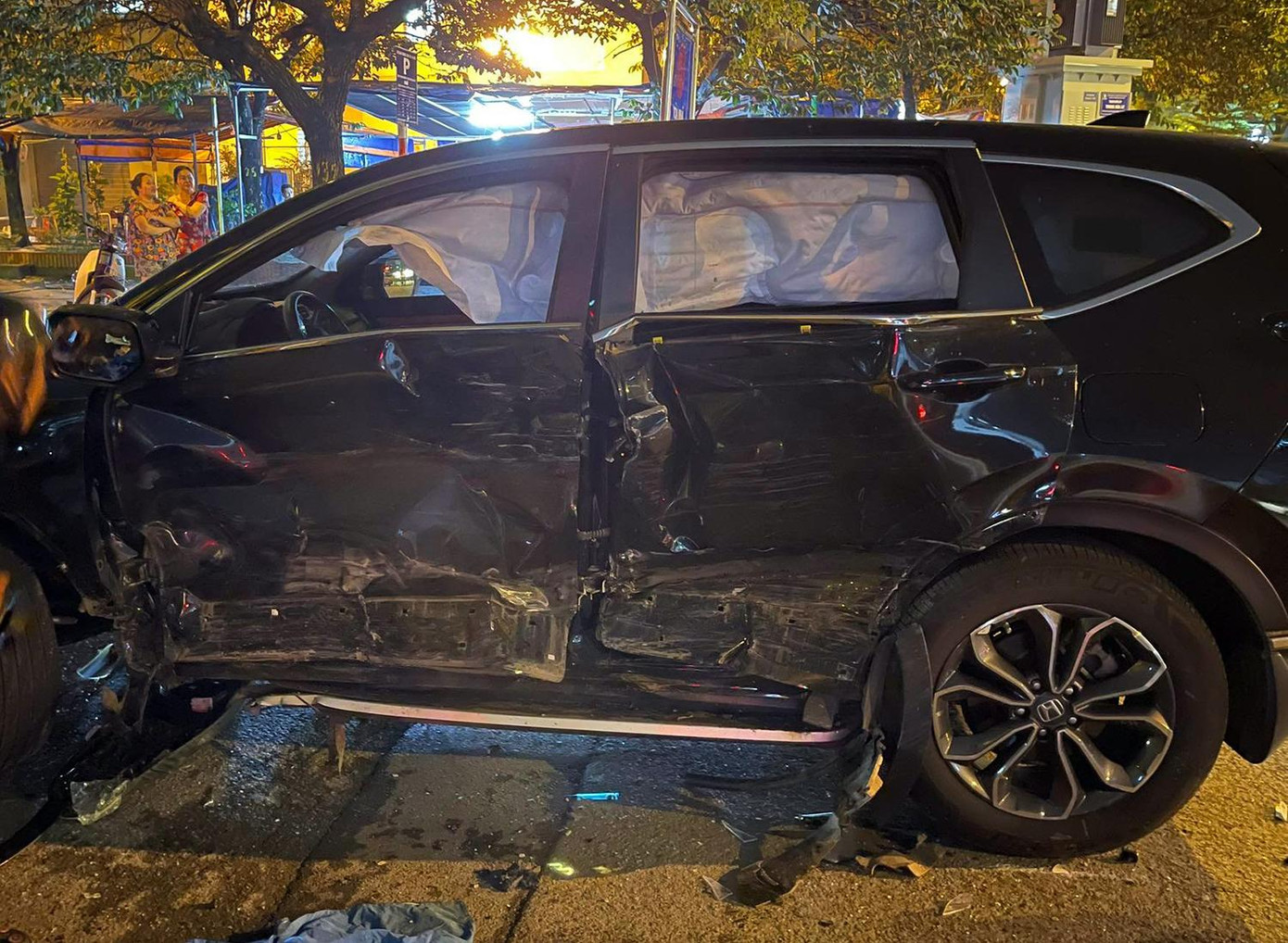 Ô tô BKS 30G bung túi khí.