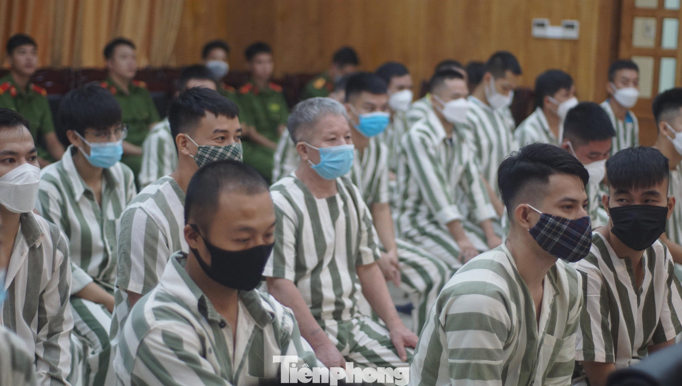 Trước đó, Trại Tạm giam số 1 đã tiến hành niêm yết công khai quyết định của Chủ tịch nước về đặc xá năm 2022 trong khu giam, buồng giam giữ phạm nhân đang chấp hành án và phổ biến quán triệt đến từng phạm nhân và toàn thể cán bộ chiến sĩ nghiên cứu kỹ nội dung, hướng dẫn về điều kiện, tiêu chuẩn.