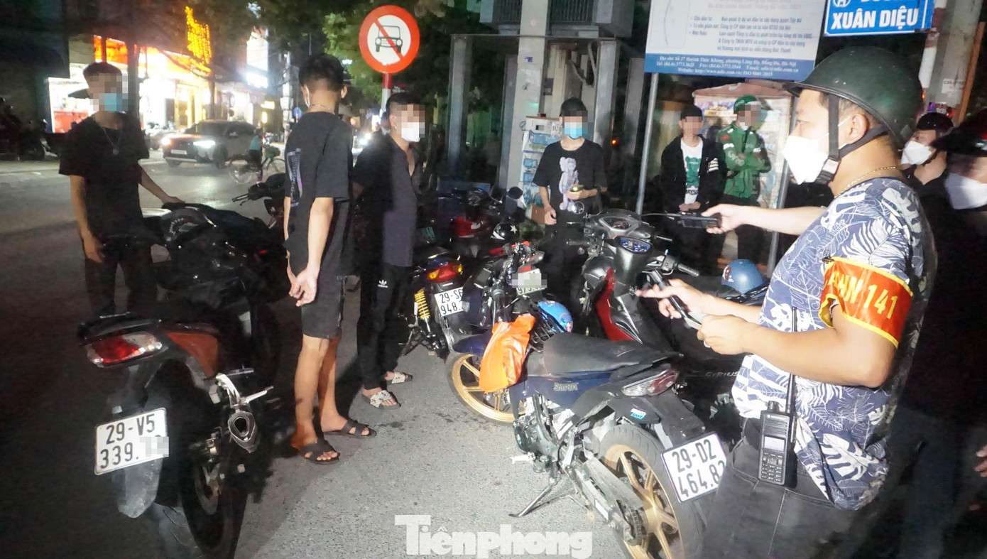 Nhiều 'quái xế' độ pô gây náo loạn đường phố bị kiểm tra.