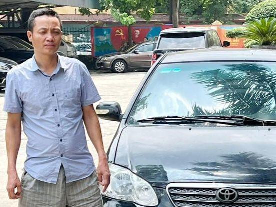 Đối tượng Bình và ô tô. Ảnh: H.Y