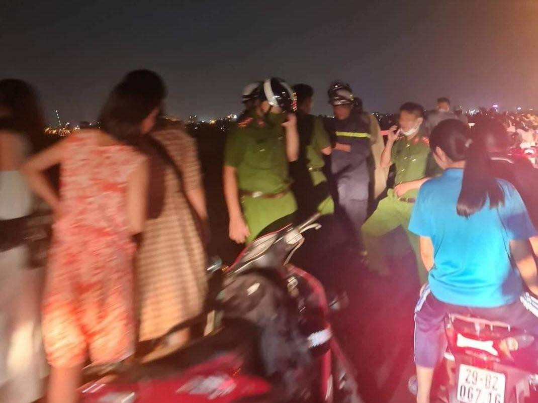 Lực lượng chức năng có mặt tại hiện trường.