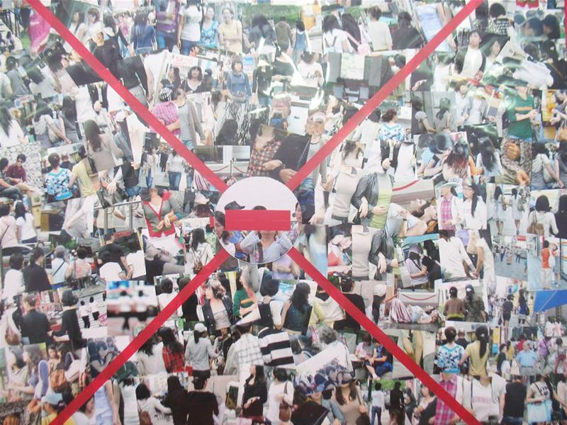 Sắp đặt gồm 300 bức ảnh của Himiko Hoàng - Ảnh: VK