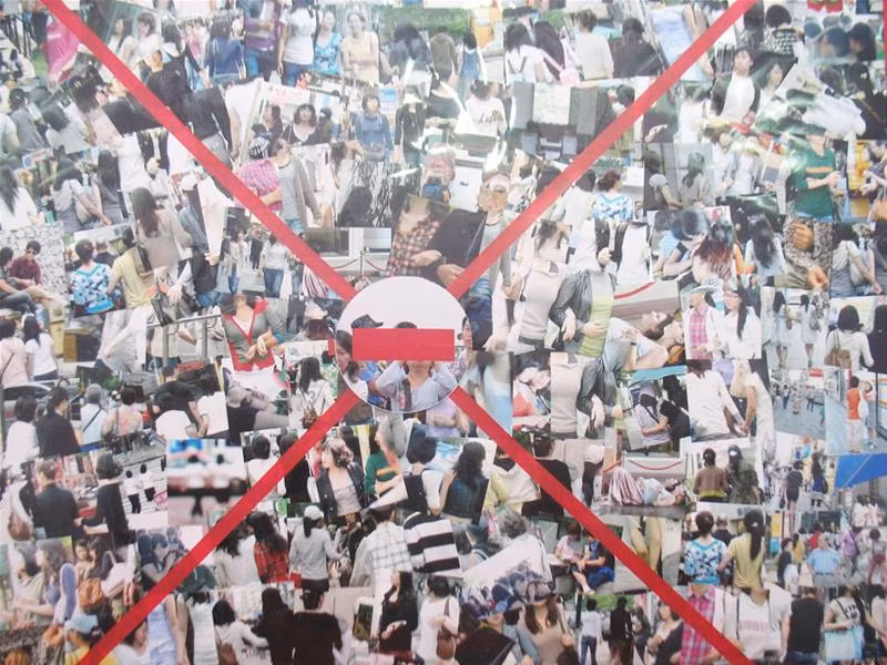 Sắp đặt gồm 300 bức ảnh của Himiko Hoàng - Ảnh: VK Sắp đặt gồm 300 bức ảnh của Himiko Hoàng - Ảnh: VK