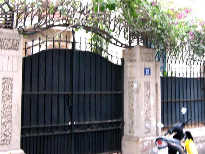 Biệt thự 12 Nguyễn Chế Nghĩa thường xuyên cửa đóng then cài từ vài tháng qua Biệt thự 12 Nguyễn Chế Nghĩa thường xuyên cửa đóng then cài từ vài tháng qua