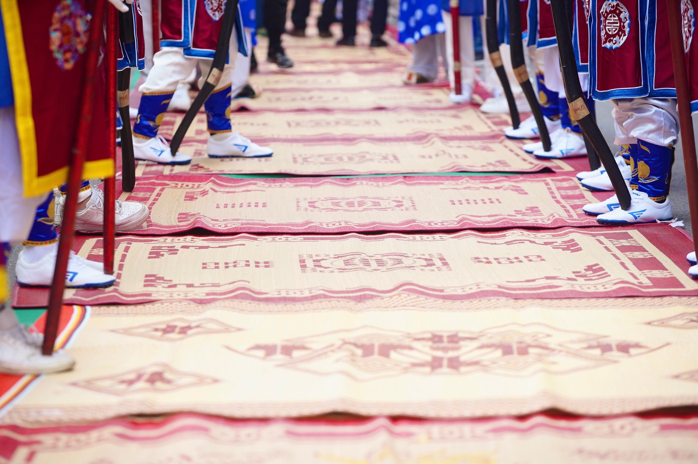 Trải chiếu "xin lộc", đây là một nét riêng, độc đáo trong lễ hội La Phù.