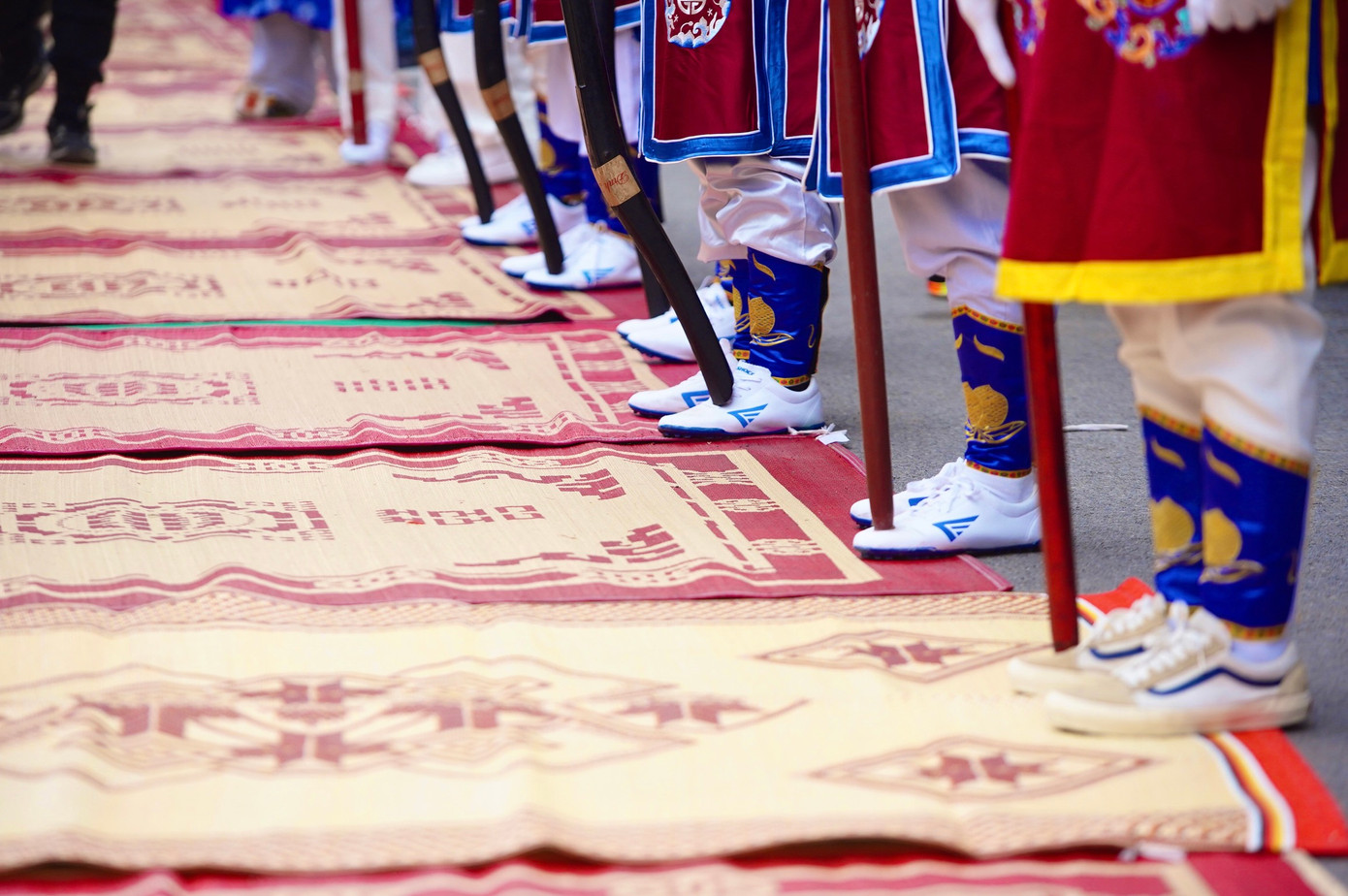 Trải chiếu "xin lộc", đây là một nét riêng, độc đáo trong lễ hội La Phù.