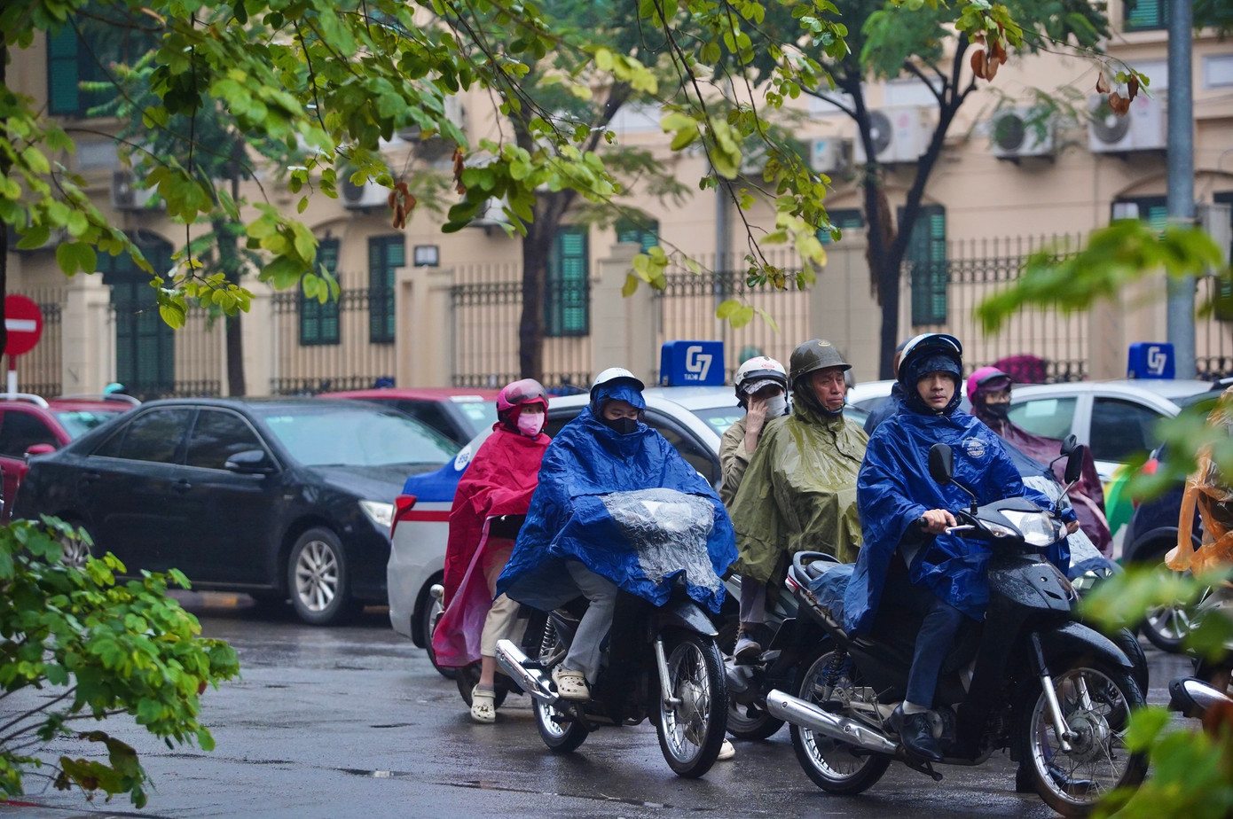 Các chuyên gia Khí tượng thủy văn nhận định, thời tiết Hà Nội và vùng lân cận có thể xảy ra đỉnh điểm rét đậm với nền nhiệt tối thiểu có thể xuống 10-11 độ trong đêm mùng 7 và sáng 8/2.