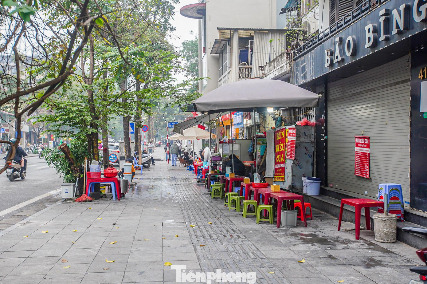 Lãnh đạo quận Hoàn Kiếm cho biết, quận đã chuẩn bị các kế hoạch, điều kiện, giải pháp cần thiết để triển khai thí điểm đề án này. Theo đó, quận sẽ tập trung vào ban hành quy chế quản lý với các quy định cụ thể, xác định các bộ tiêu chí cần thiết, xác định các tuyến phố đủ điều kiện, quy định về loại hình kinh doanh, thời gian kinh doanh. &quot;Việc này sẽ công khai để người dân nắm rõ&quot;, ông Tùng nói.