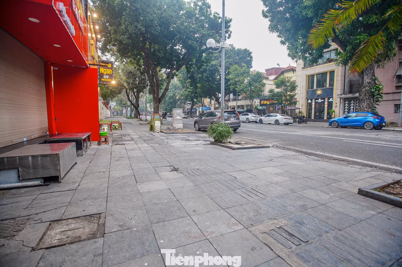 Vỉa hè thông thoáng trên phố Ngô Quyền.