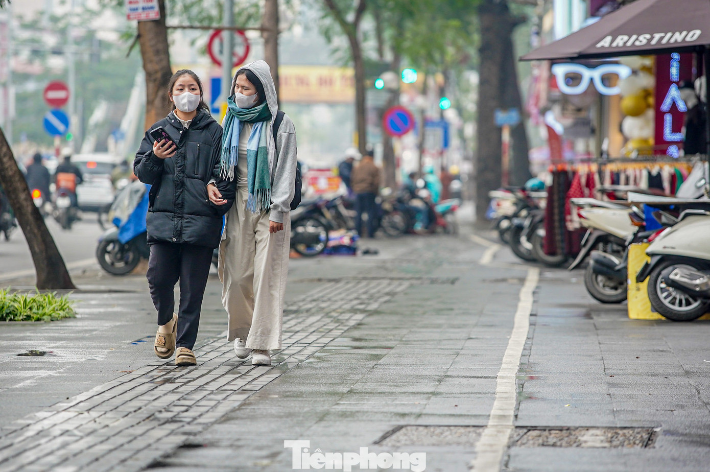 Phố Chùa Bộc (quận Đống Đa) nằm trong danh sách đủ điều kiện cho thuê vỉa hè. Tuyến phố có vỉa hè rộng rãi, thoáng đãng.