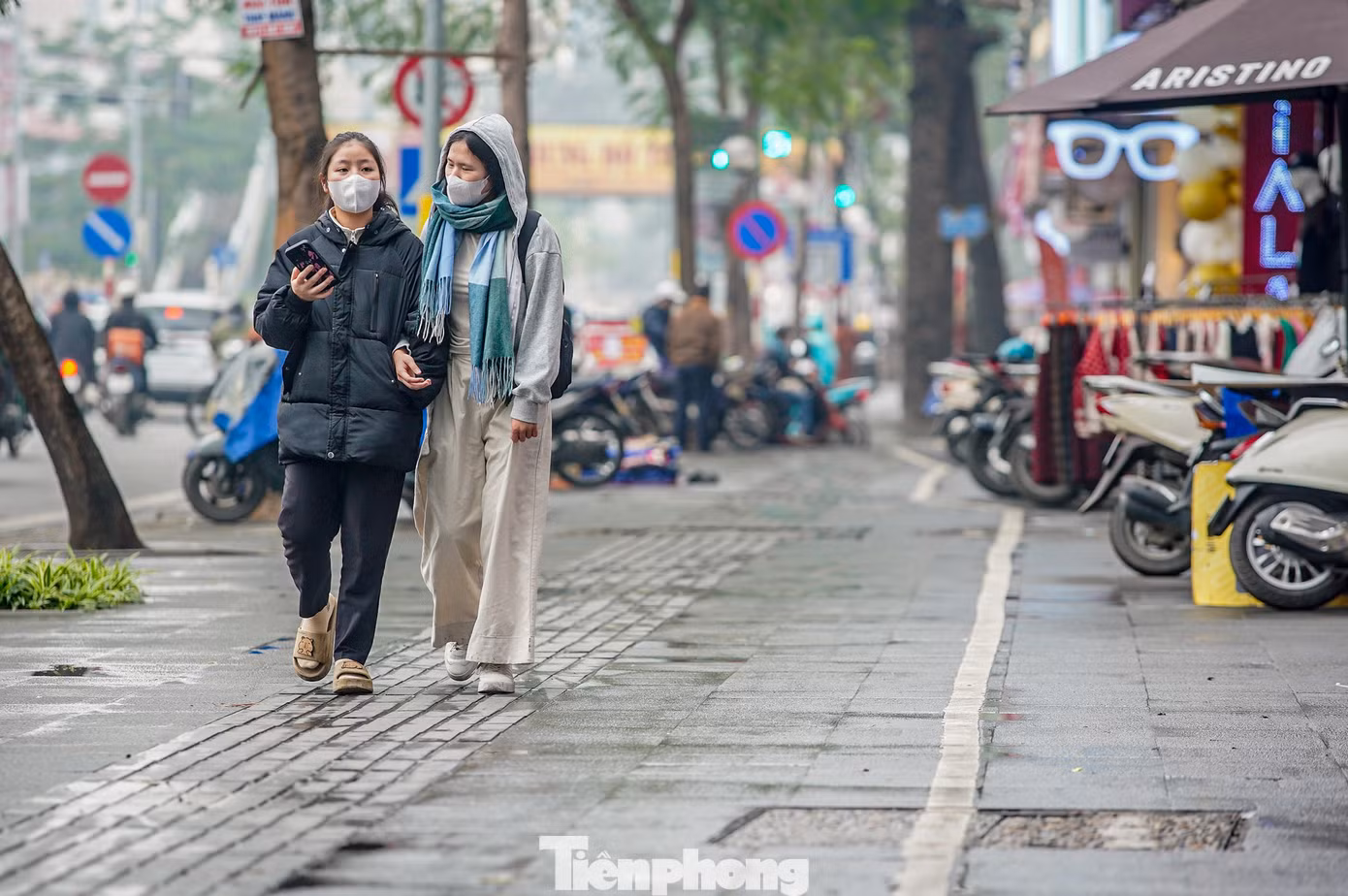 Phố Chùa Bộc (quận Đống Đa) nằm trong danh sách đủ điều kiện cho thuê vỉa hè. Tuyến phố có vỉa hè rộng rãi, thoáng đãng.