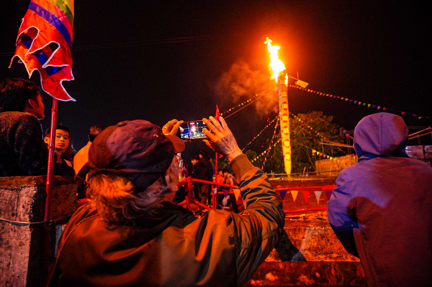 Bốn cây đình liệu được ban tổ chức lễ hội bố trí tại bốn khu đất trống trong làng. Mỗi cây cao khoảng 13m, nặng khoảng 4 tấn.