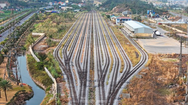 Vốn cho dự án đường sắt này tăng so với tổng mức đầu tư ban đầu khoảng 700 tỷ đồng. Ảnh: Hoàng Dương. Vốn cho dự án đường sắt này tăng so với tổng mức đầu tư ban đầu khoảng 700 tỷ đồng. Ảnh: Hoàng Dương.