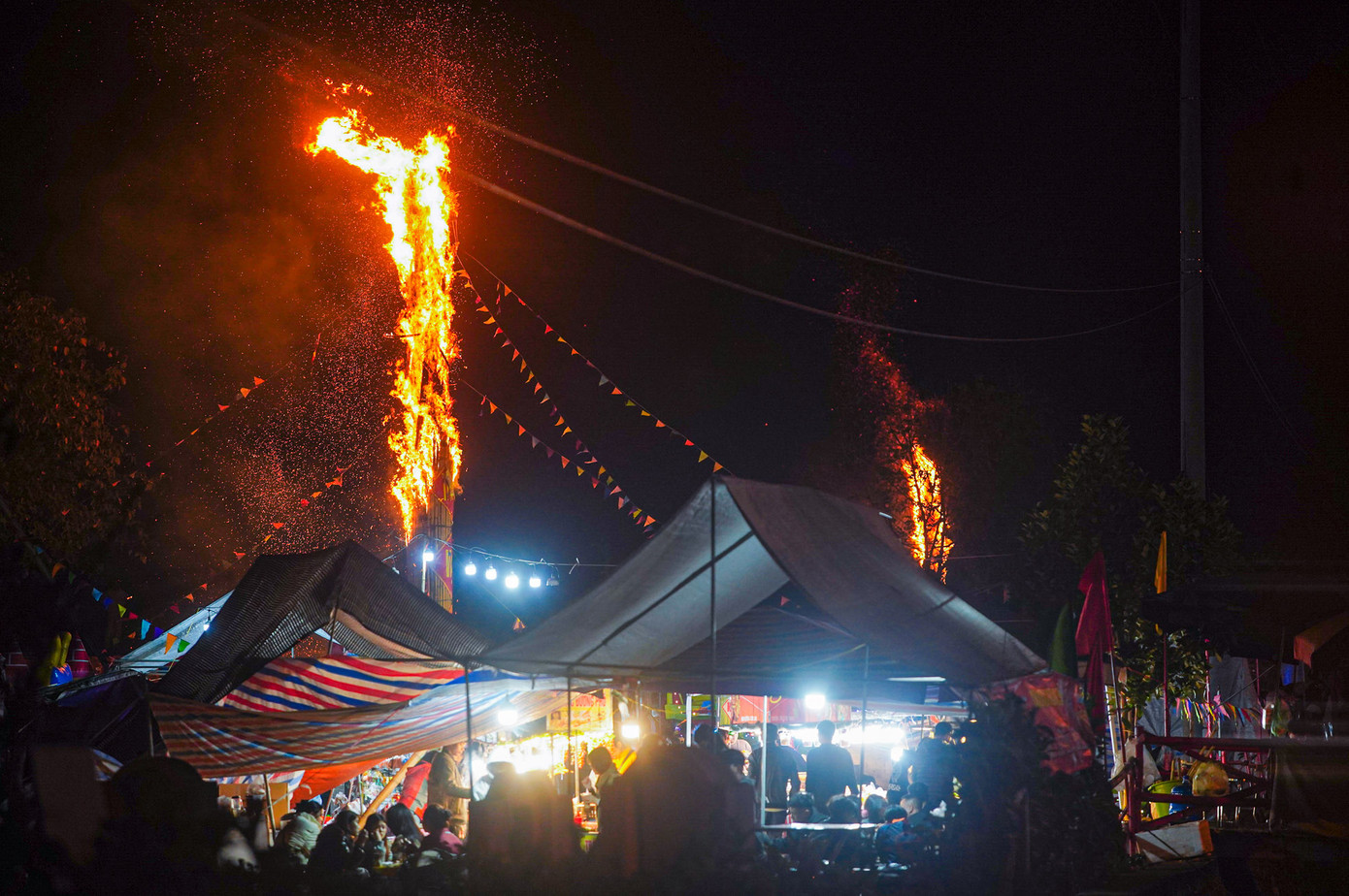 Việc đốt cây đình liệu mang theo mong ước cầu mong mưa thuận gió hòa, vạn vật sinh sôi, mùa màng bội thu của dân làng.