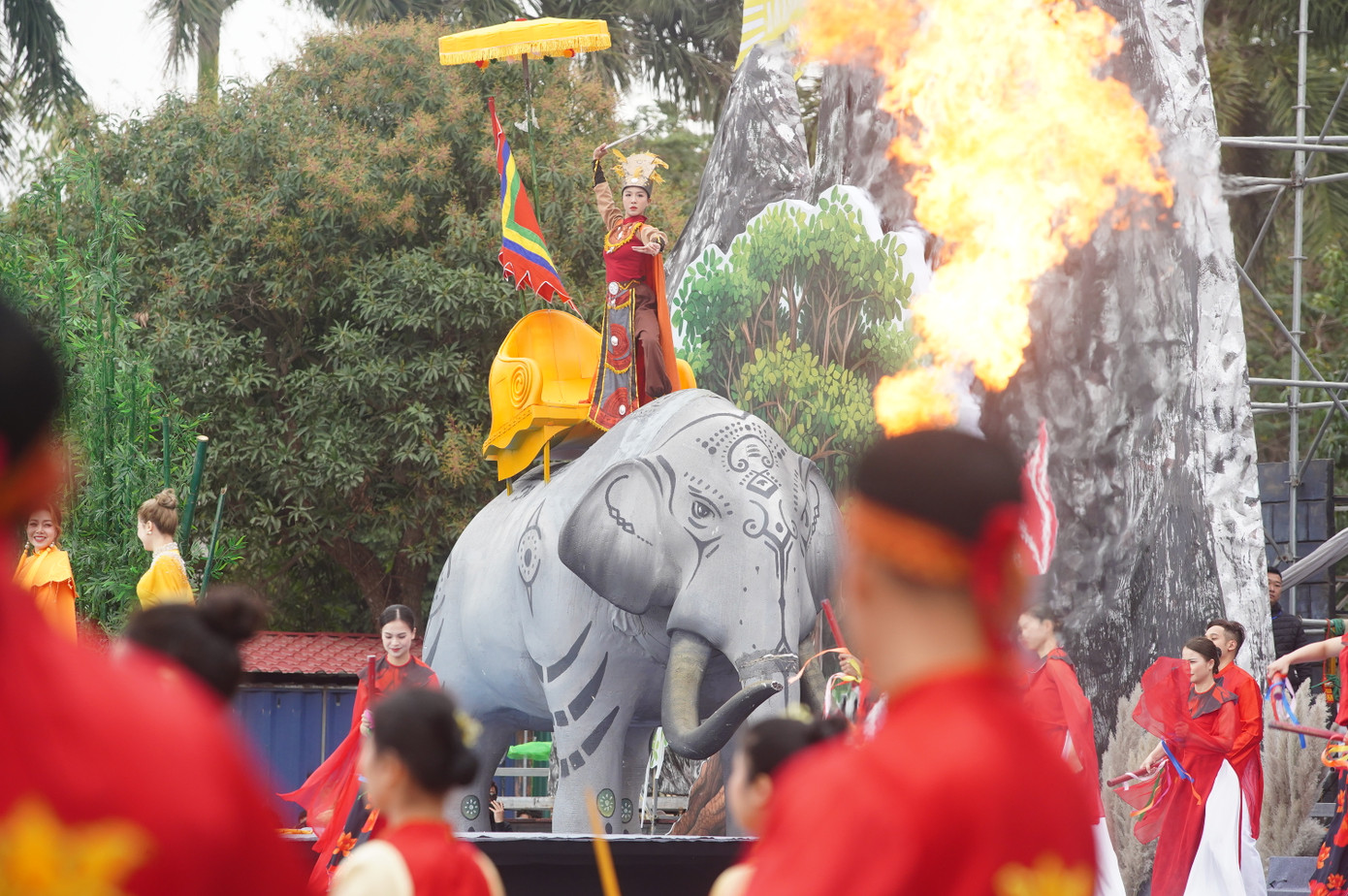 Theo ban tổ chức, chương trình nhằm tưởng nhớ, tri ân công đức của hai vị kiệt nữ, anh hùng dân tộc Trưng Trắc và Trưng Nhị cùng các tướng lĩnh tham gia cuộc khởi nghĩa giành lại nền độc lập dân tộc vào những năm 40-43 sau Công nguyên, đồng thời tạo điểm nhấn thu hút nhân dân, du khách đến tham quan, chiêm bái và tham gia các hoạt động tại lễ hội Đền Hai Bà Trưng, tạo nên sản phẩm công nghiệp văn hóa của huyện Mê Linh…