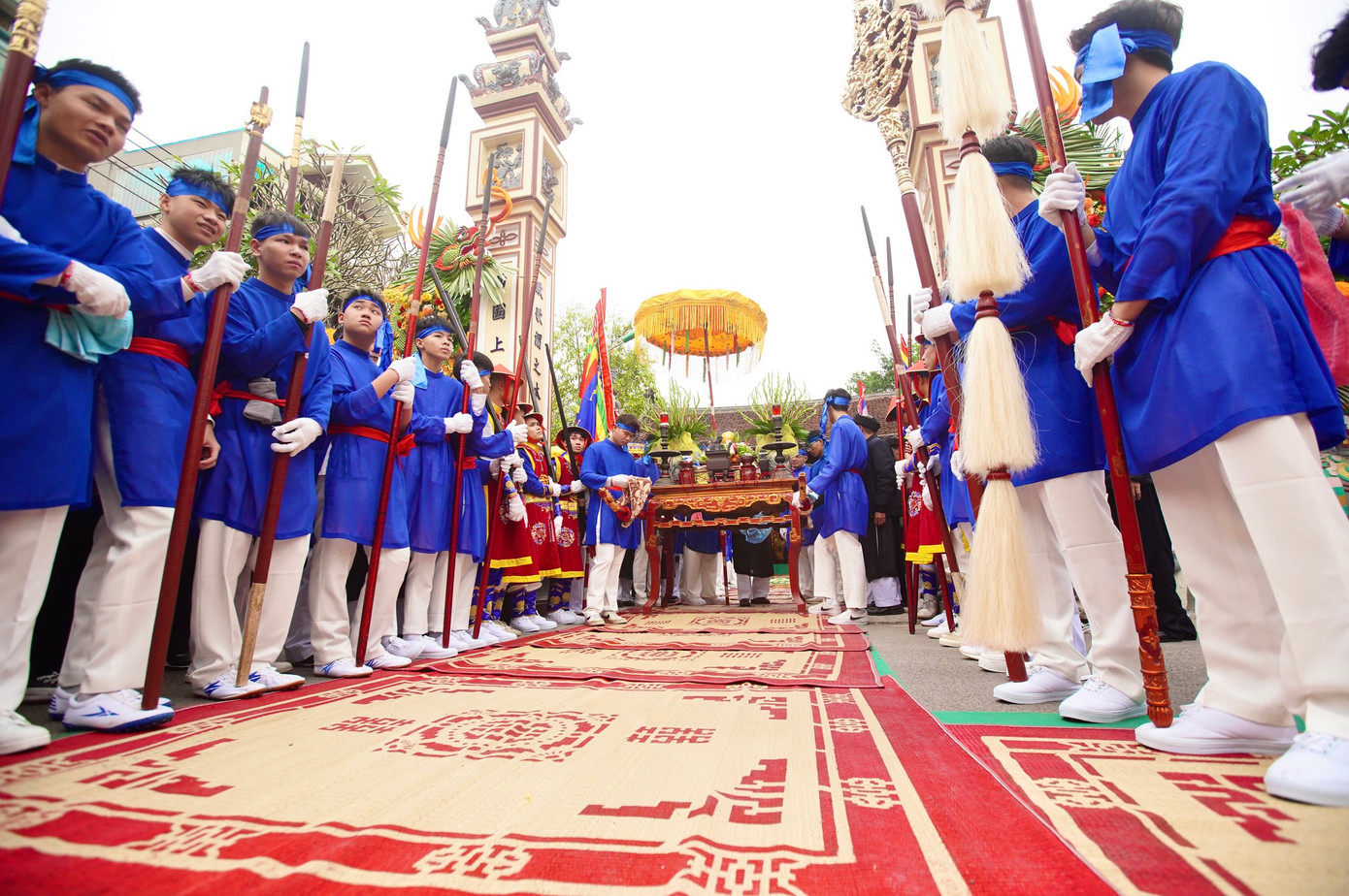 Lễ rước kiệu Thánh ở La Phù được tổ chức 5 năm một lần nên dân làng La Phù ai cũng phấn khởi và háo hức.