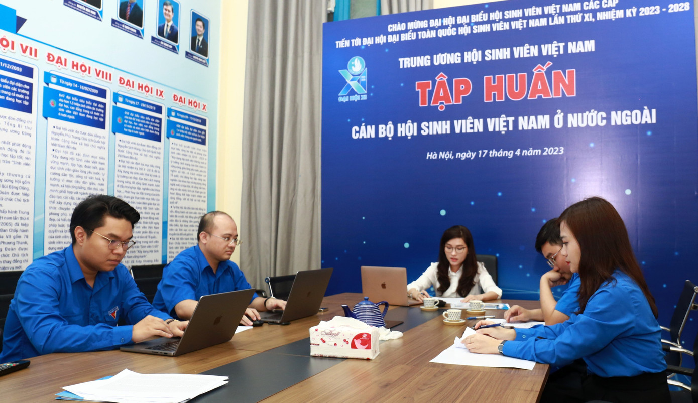 Hội nghị được nghe báo cáo viên trình bày về nhiều chuyên đề nghiệp vụ công tác Hội. Hội nghị được nghe báo cáo viên trình bày về nhiều chuyên đề nghiệp vụ công tác Hội.