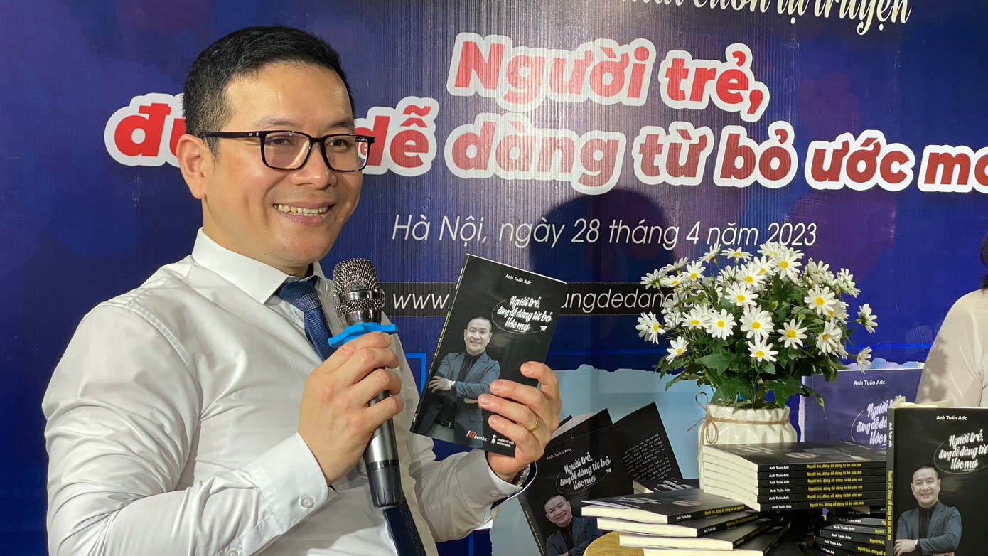 Diễn giả Lê Anh Tuấn giới thiệu cuốn sách “Người trẻ, đừng dễ dàng từ bỏ ước mơ” Diễn giả Lê Anh Tuấn giới thiệu cuốn sách “Người trẻ, đừng dễ dàng từ bỏ ước mơ”