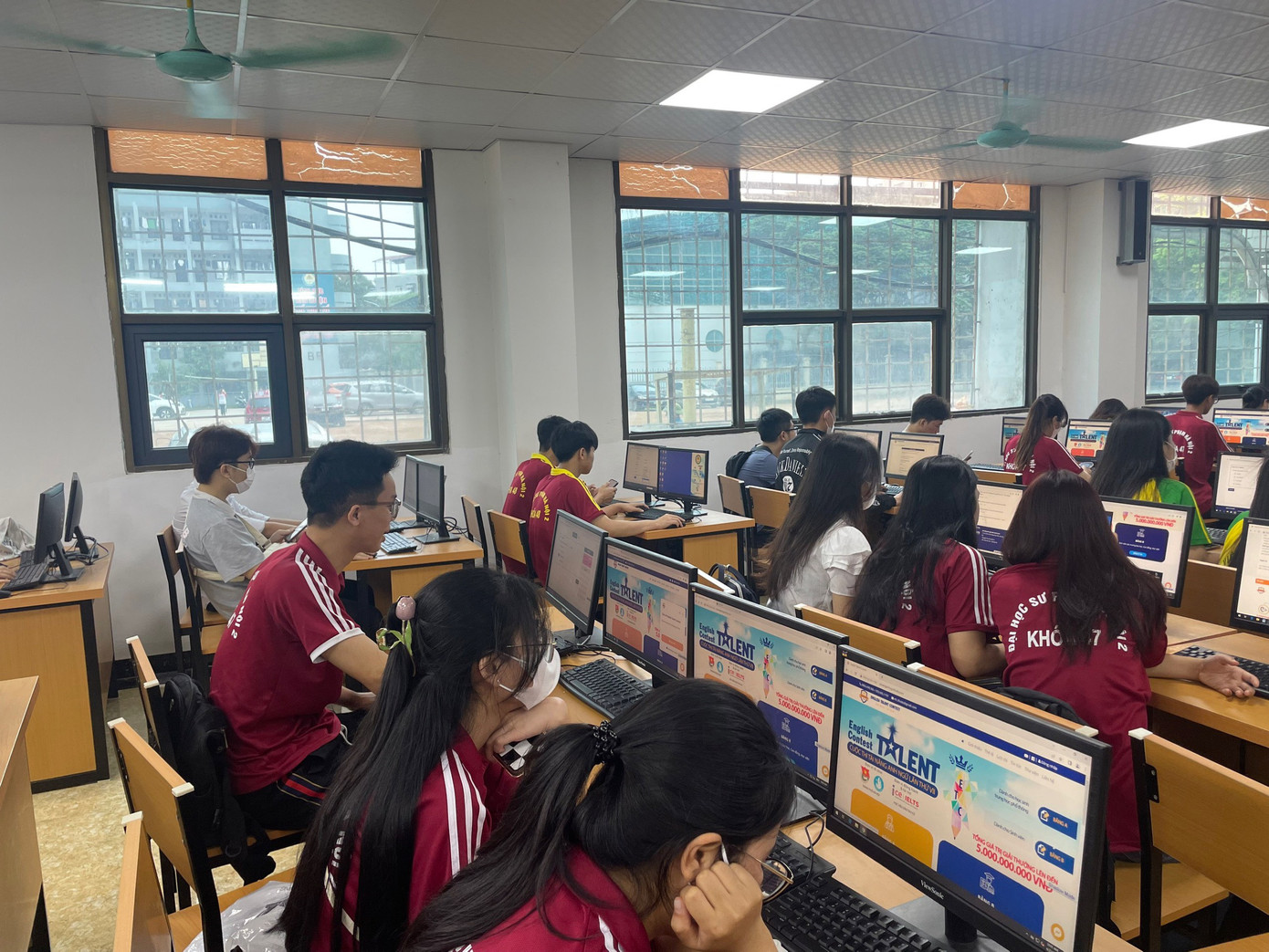 Sinh viên tham gia Cuộc thi Tài năng Anh ngữ lần thứ VII, năm 2023 Sinh viên tham gia Cuộc thi Tài năng Anh ngữ lần thứ VII, năm 2023