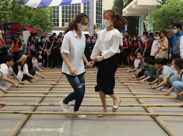 Các bạn sinh viên tham gia nhiều hoạt động ý nghĩa tại ngày hội Các bạn sinh viên tham gia nhiều hoạt động ý nghĩa tại ngày hội