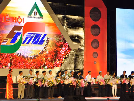 Bế mạc, vinh danh nhà khoa học và nông dân