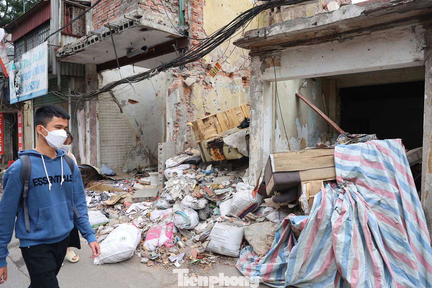 Phạm vi dự án có khoảng 110 hộ dân thuộc diện phải giải phóng mặt bằng. Vị trí tái định cư đã được bố trí chấp thuận tại nhà CTI.2 và nhà CTI.1-1 khu nhà ở Vĩnh Hoàng (quận Hoàng Mai). Phạm vi dự án có khoảng 110 hộ dân thuộc diện phải giải phóng mặt bằng. Vị trí tái định cư đã được bố trí chấp thuận tại nhà CTI.2 và nhà CTI.1-1 khu nhà ở Vĩnh Hoàng (quận Hoàng Mai).