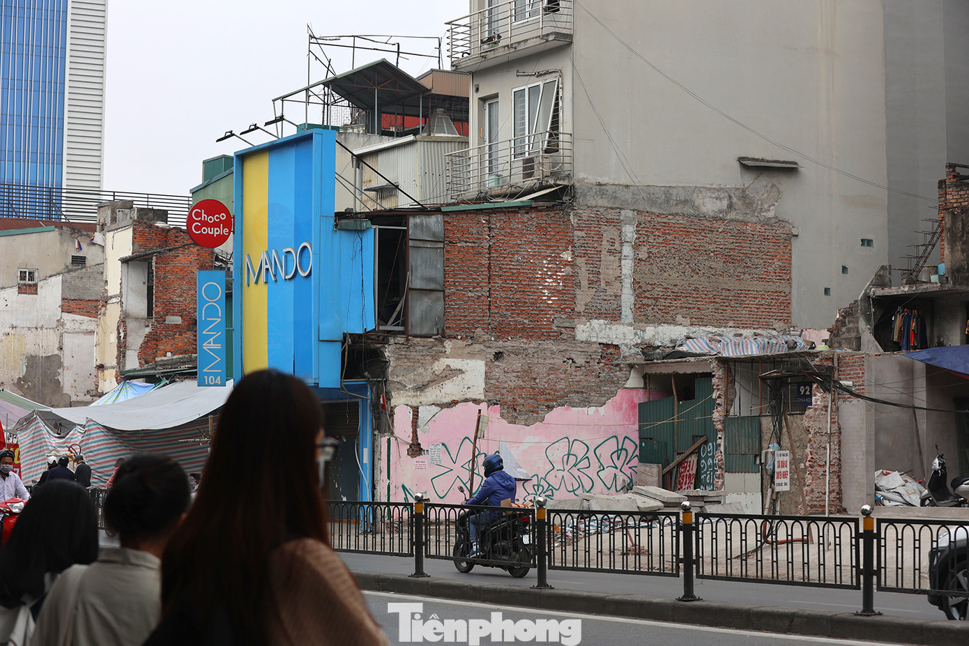 Có khoảng 110 hộ dân nằm trong diện quy hoạch nhận đền bù giải phóng mặt bằng. Có khoảng 110 hộ dân nằm trong diện quy hoạch nhận đền bù giải phóng mặt bằng.