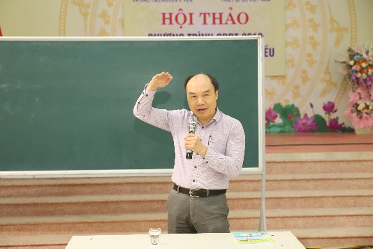 PGS.TS Đỗ Ngọc Thống (ảnh trên) và GS.TSKH Đỗ Đức Thái giải đáp câu hỏi của giáo viên khối 7 tại huyện Ý Yên. PGS.TS Đỗ Ngọc Thống (ảnh trên) và GS.TSKH Đỗ Đức Thái giải đáp câu hỏi của giáo viên khối 7 tại huyện Ý Yên.