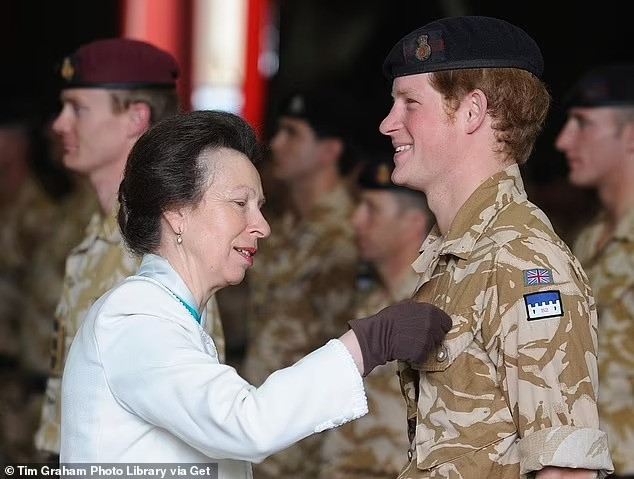 Cùng là "người dự phòng", Công chúa Anne và Hoàng tử Harry có những lựa chọn khác nhau. Ảnh: Tim Graham. Cùng là "người dự phòng", Công chúa Anne và Hoàng tử Harry có những lựa chọn khác nhau. Ảnh: Tim Graham.