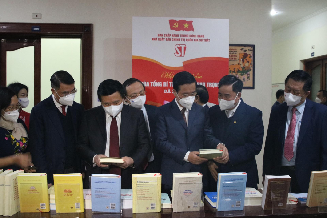 Ủy viên Bộ Chính trị, Thường trực Ban Bí thư Võ Văn Thưởng và các đại biểu tham dự Lễ ra mắt cuốn sách của Tổng Bí thư