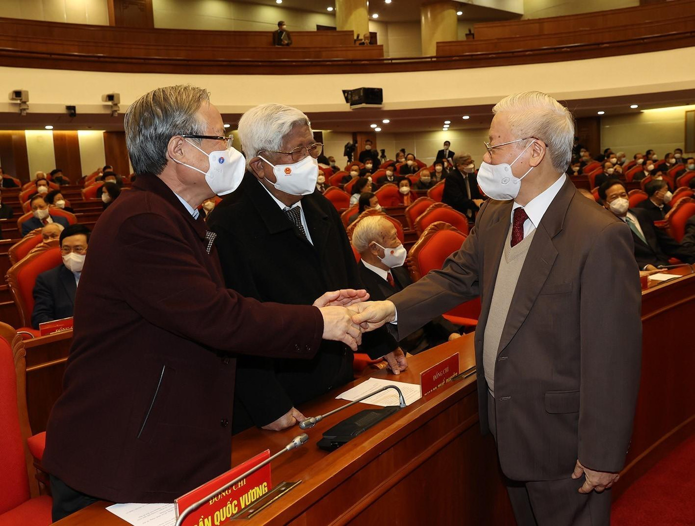 Tổng Bí thư Nguyễn Phú Trọng với các đồng chí nguyên lãnh đạo cấp cao của Đảng, Nhà nước.