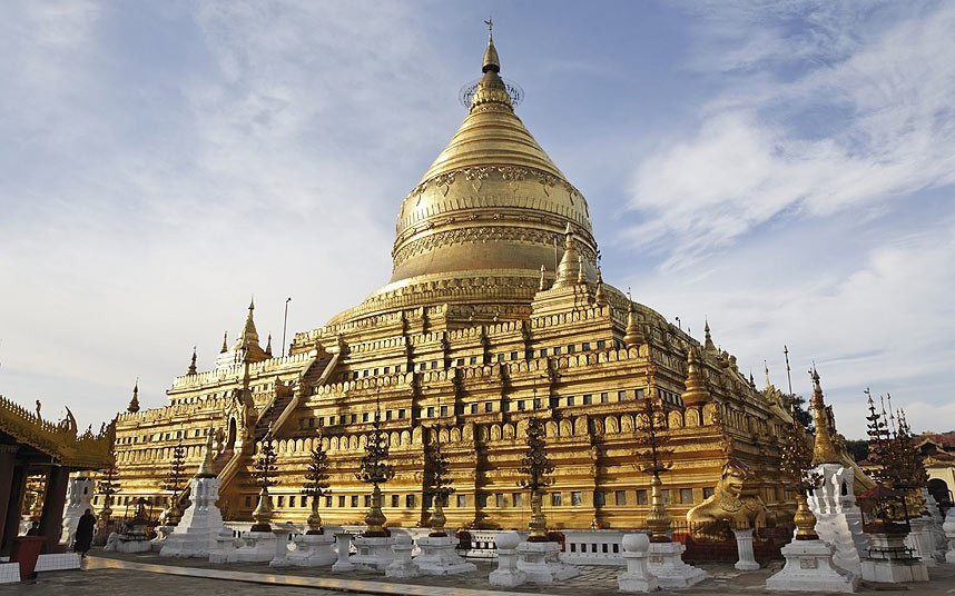 Ngôi chùa Shwedagon tại Myanmar như đuợc mạ vàng nổi tiếng với kiến trúc điêu khắc