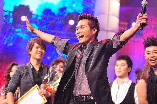 Lương Viết Quang giành giải Ca sĩ được yêu thích nhất. Ảnh: Ngôi sao
