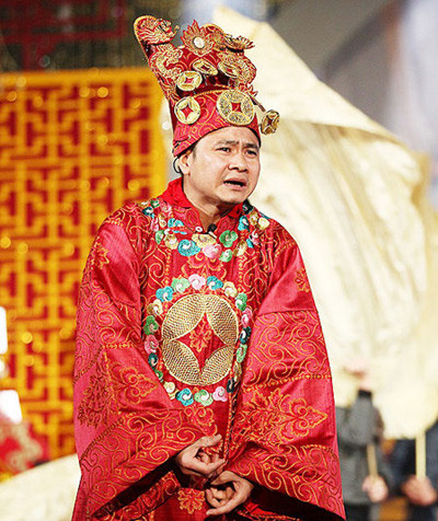 "Thổ địa" Tự Long trong chương trình Táo Quân 2013 (ảnh Dương Nguyễn).