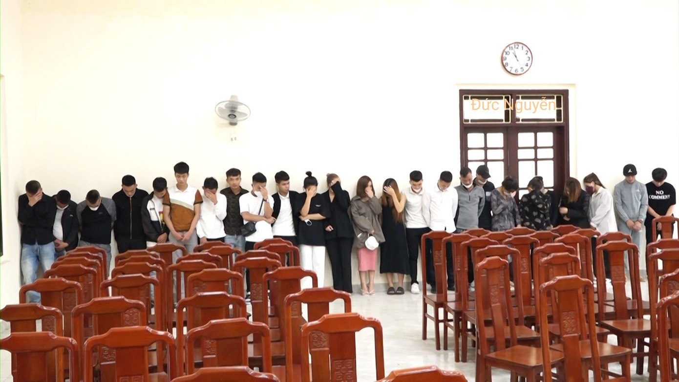 Các đối tượng liên quan đến ma tuý trong vụ đột kích quán bar “7 Bar Station” tại Tp. Đồng Hới (Quảng Bình) Các đối tượng liên quan đến ma tuý trong vụ đột kích quán bar “7 Bar Station” tại Tp. Đồng Hới (Quảng Bình)