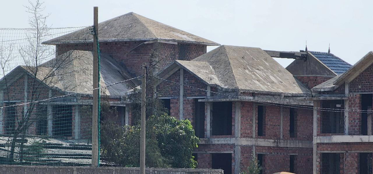 Một số hạng mục, khu nhà ở còn bỏ dở Một số hạng mục, khu nhà ở còn bỏ dở