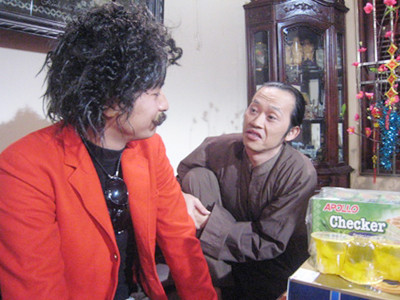 Đĩa hài tết năm nay có đỡ nhạt hơn năm ngoái? (Trong ảnh là Quốc Anh, Hoài Linh với tiểu phẩm Cười cái sự đời sản xuất tết 2010)